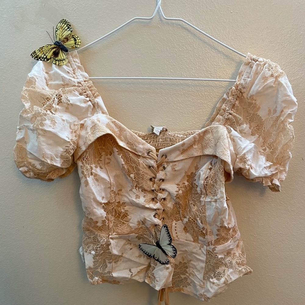 Front lace puffy sleeve crop top